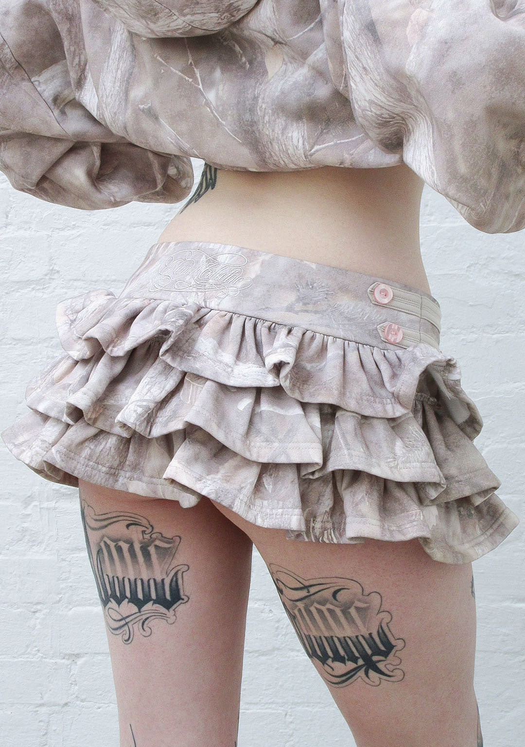 COMMAND RUFFLE MICRO SKIRT WASHED TREE CAMO