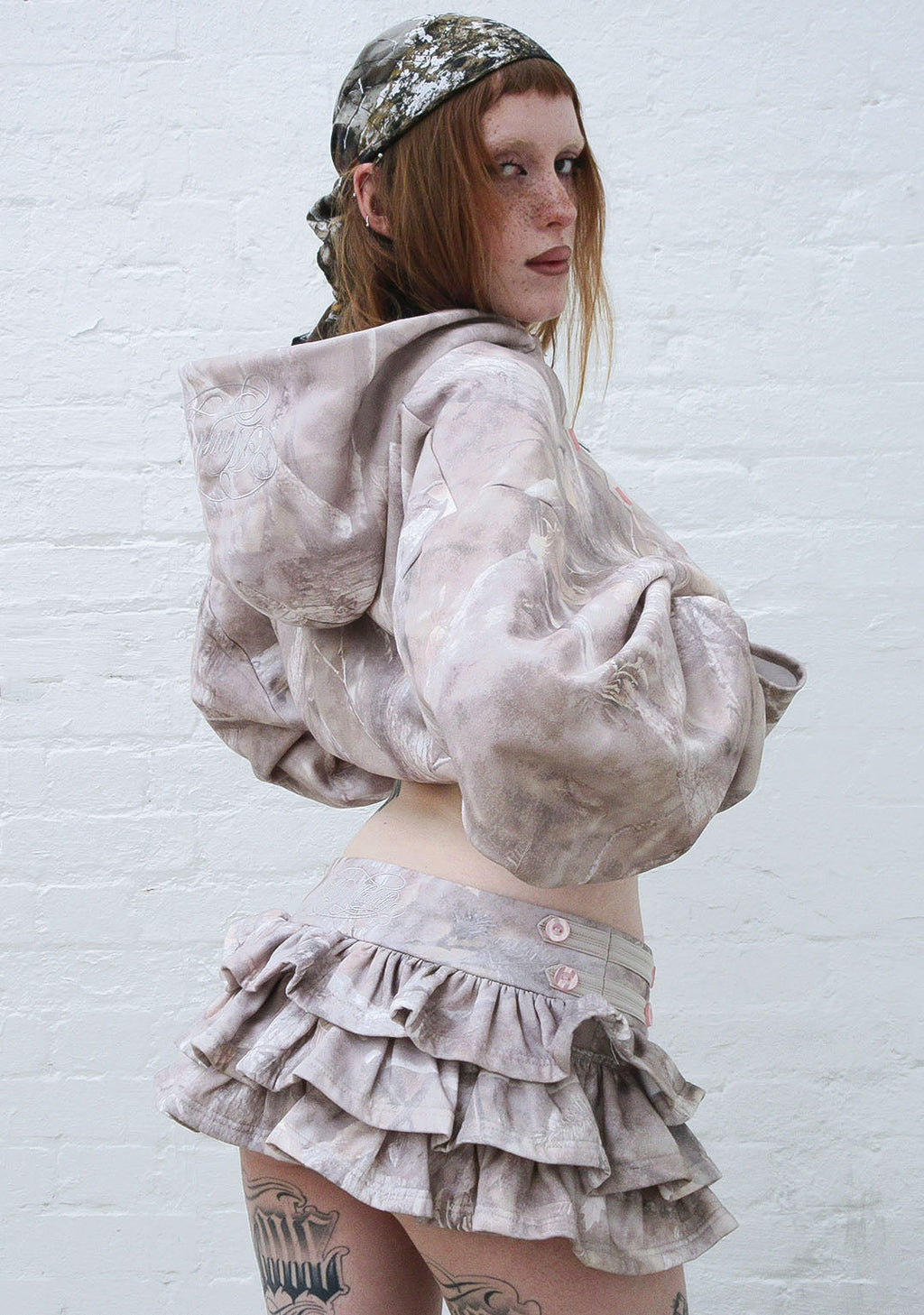 COMMAND RUFFLE MICRO SKIRT WASHED TREE CAMO
