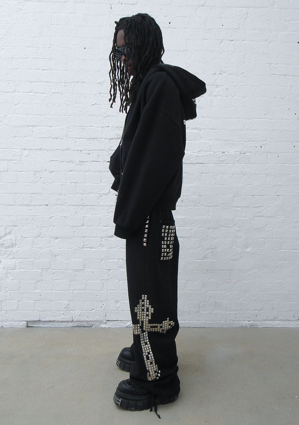 FAITHFUL STUDDED ZIP HOODIE BLACK