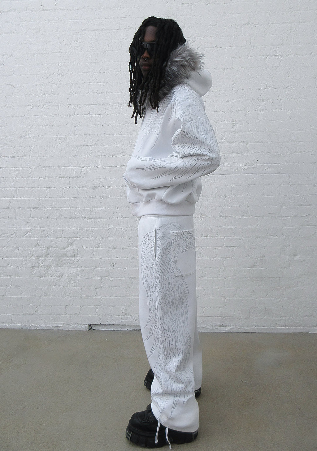 FALLEN RHINESTONE OVERSIZED SWEATPANTS WHITE