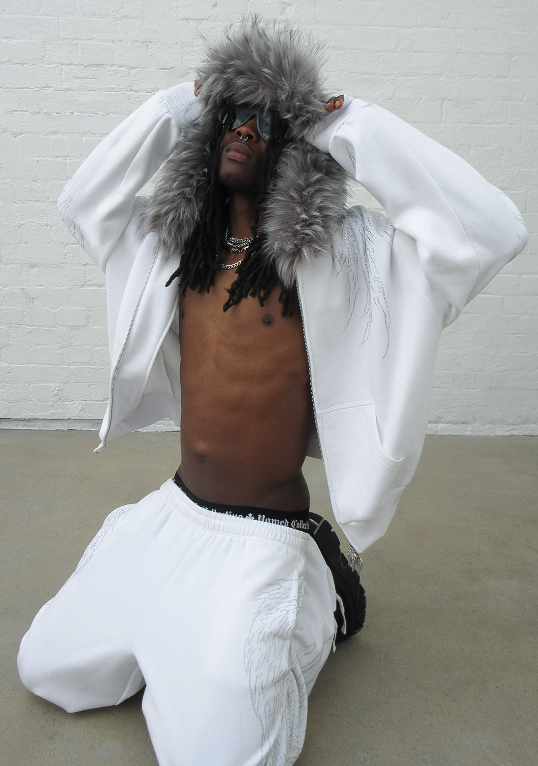 FALLEN RHINESTONE OVERSIZED SWEATPANTS WHITE