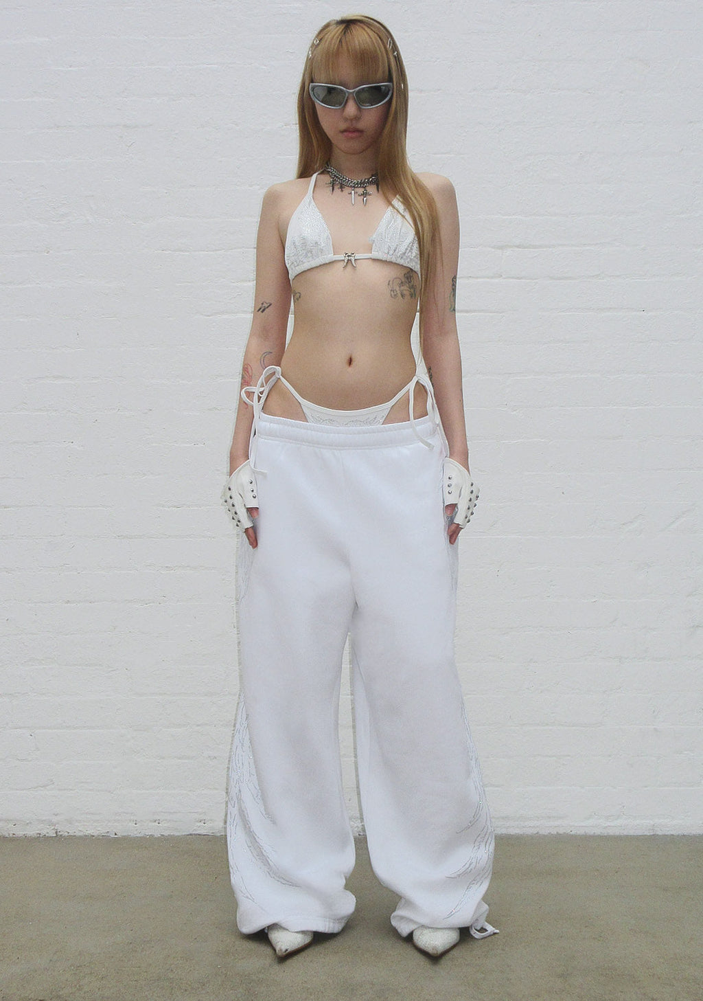 FALLEN RHINESTONE OVERSIZED SWEATPANTS WHITE