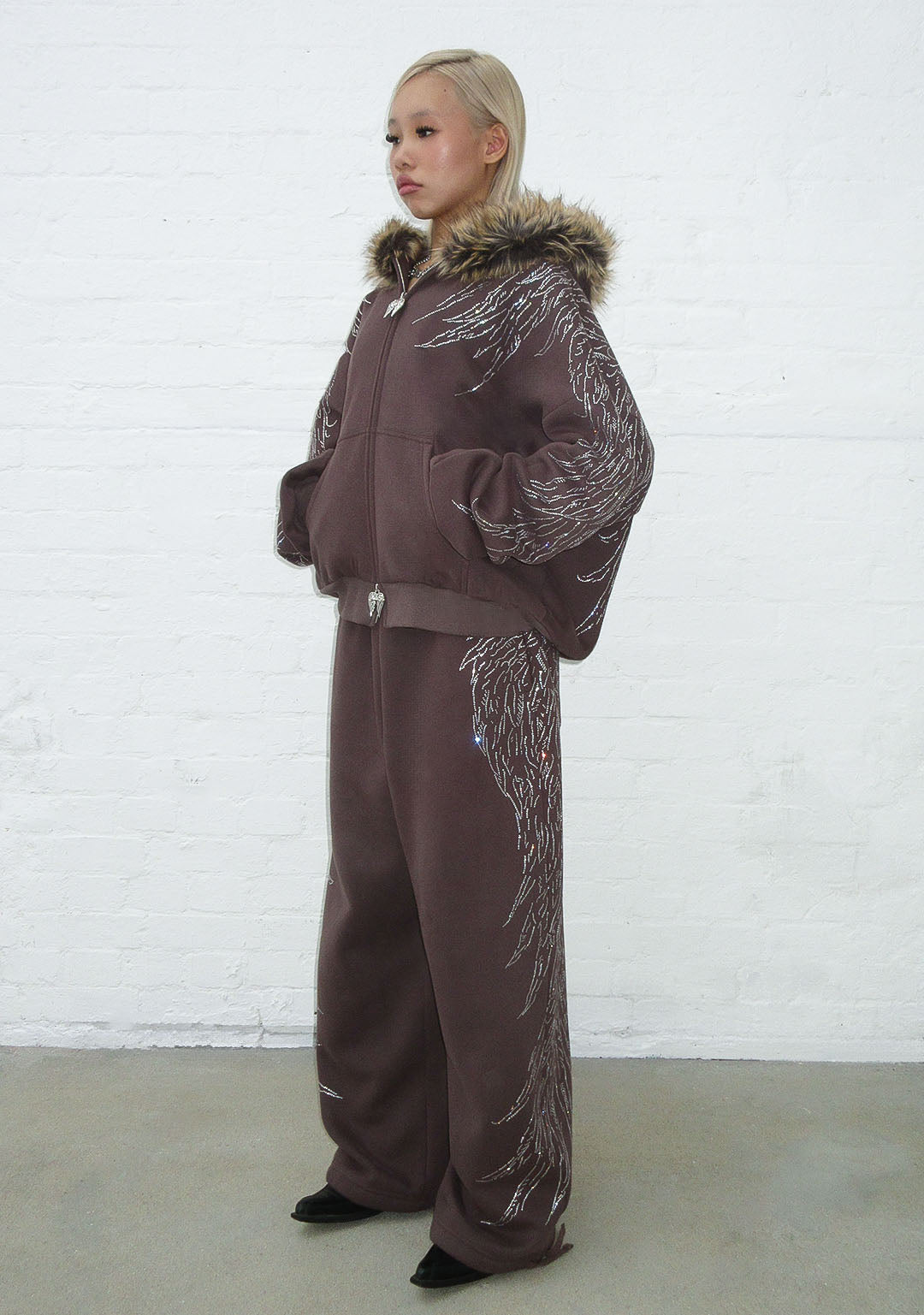 FALLEN RHINESTONE OVERSIZED SWEATPANTS BROWN