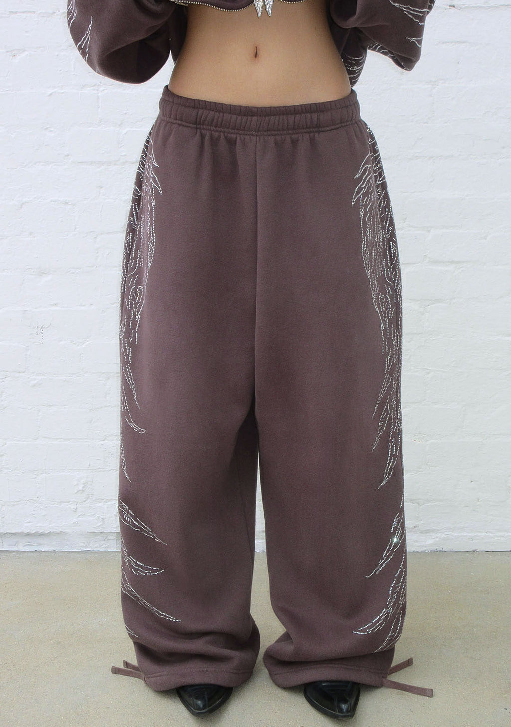 FALLEN RHINESTONE OVERSIZED SWEATPANTS BROWN