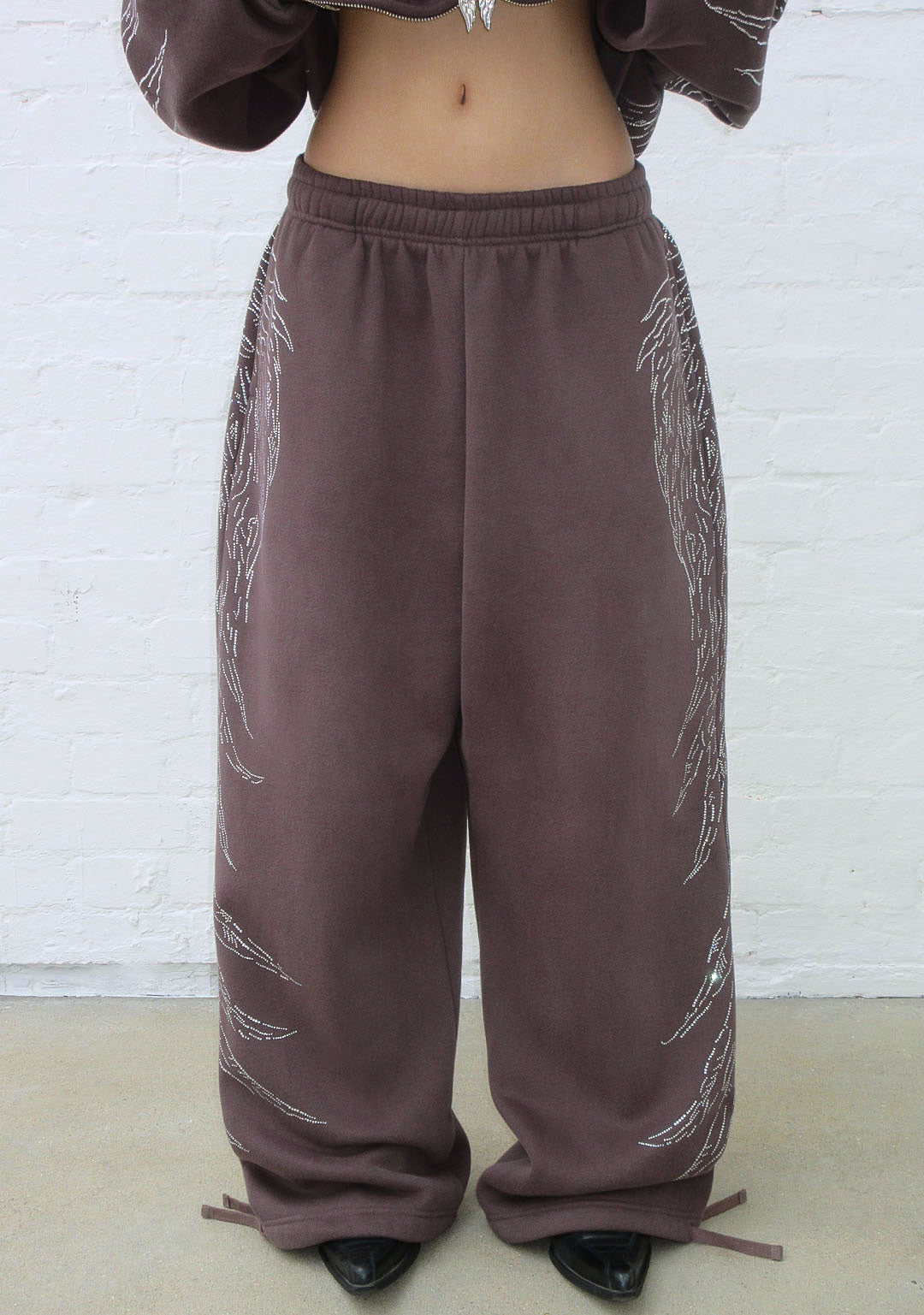 FALLEN RHINESTONE OVERSIZED SWEATPANTS BROWN