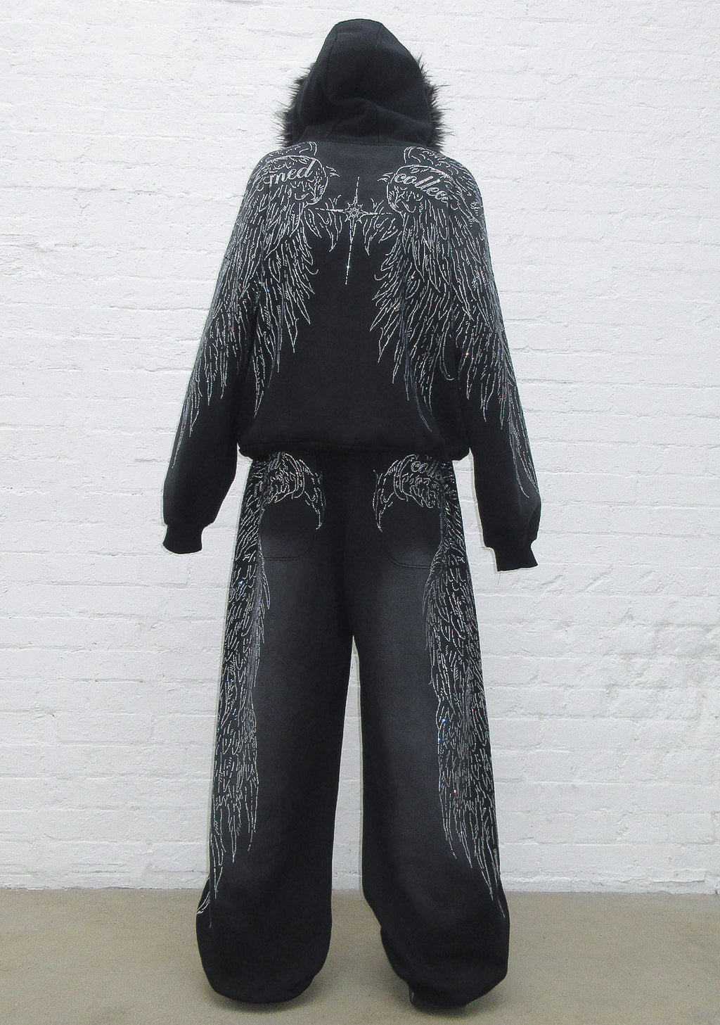 FALLEN RHINESTONE OVERSIZED SWEATPANTS WASHED BLACK
