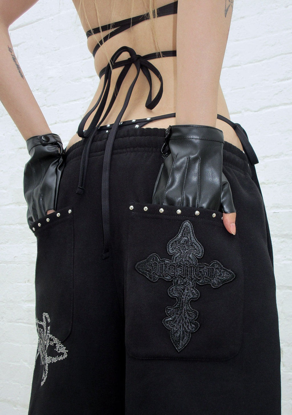 FERAL STUDDED OVERSIZED SWEATPANTS BLACK