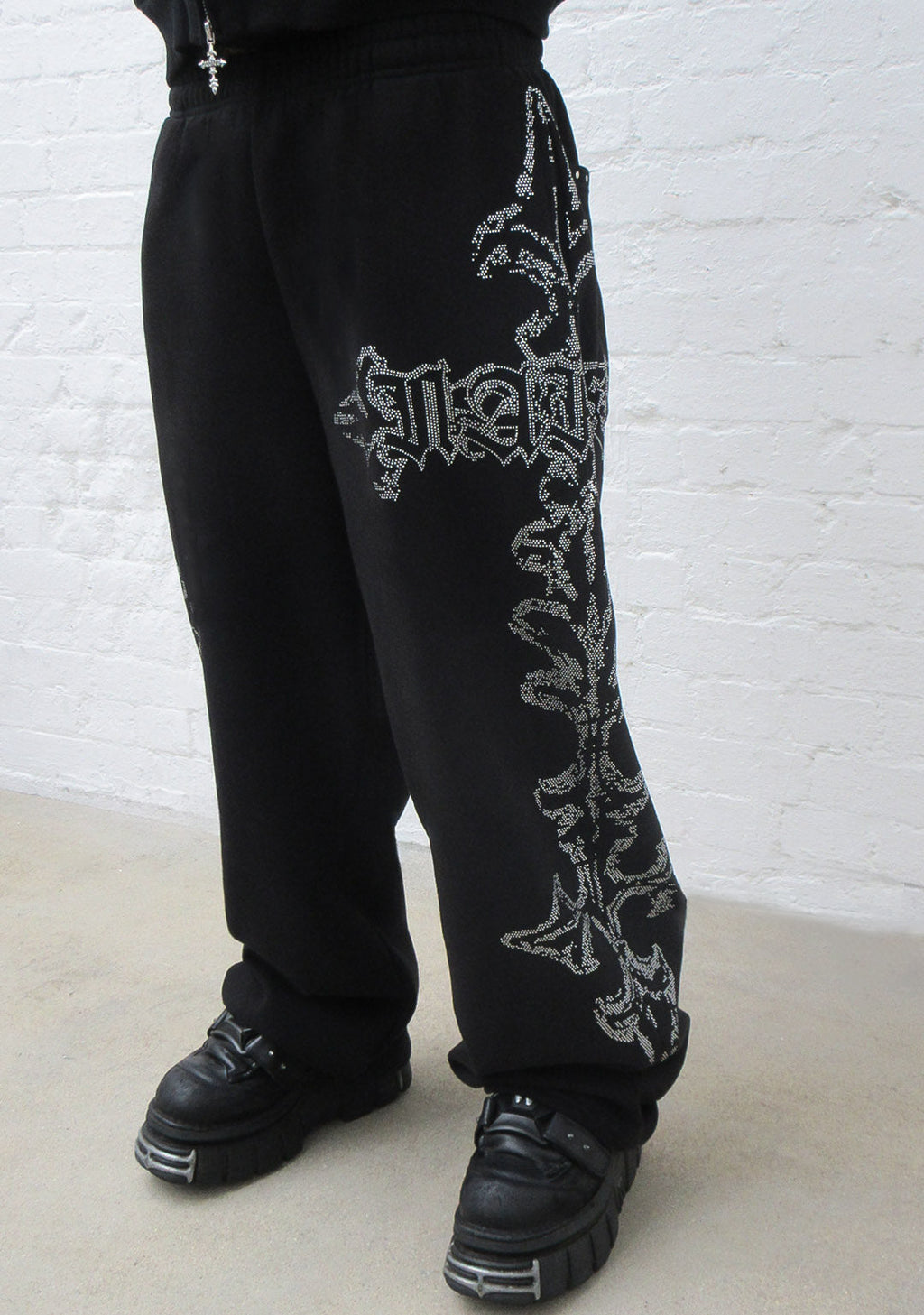 FERAL STUDDED OVERSIZED SWEATPANTS BLACK