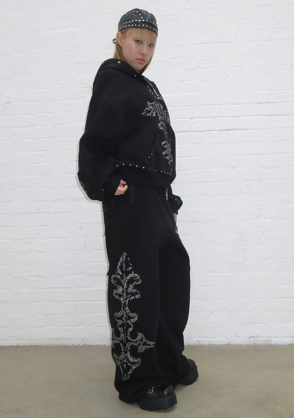 FERAL STUDDED OVERSIZED SWEATPANTS BLACK