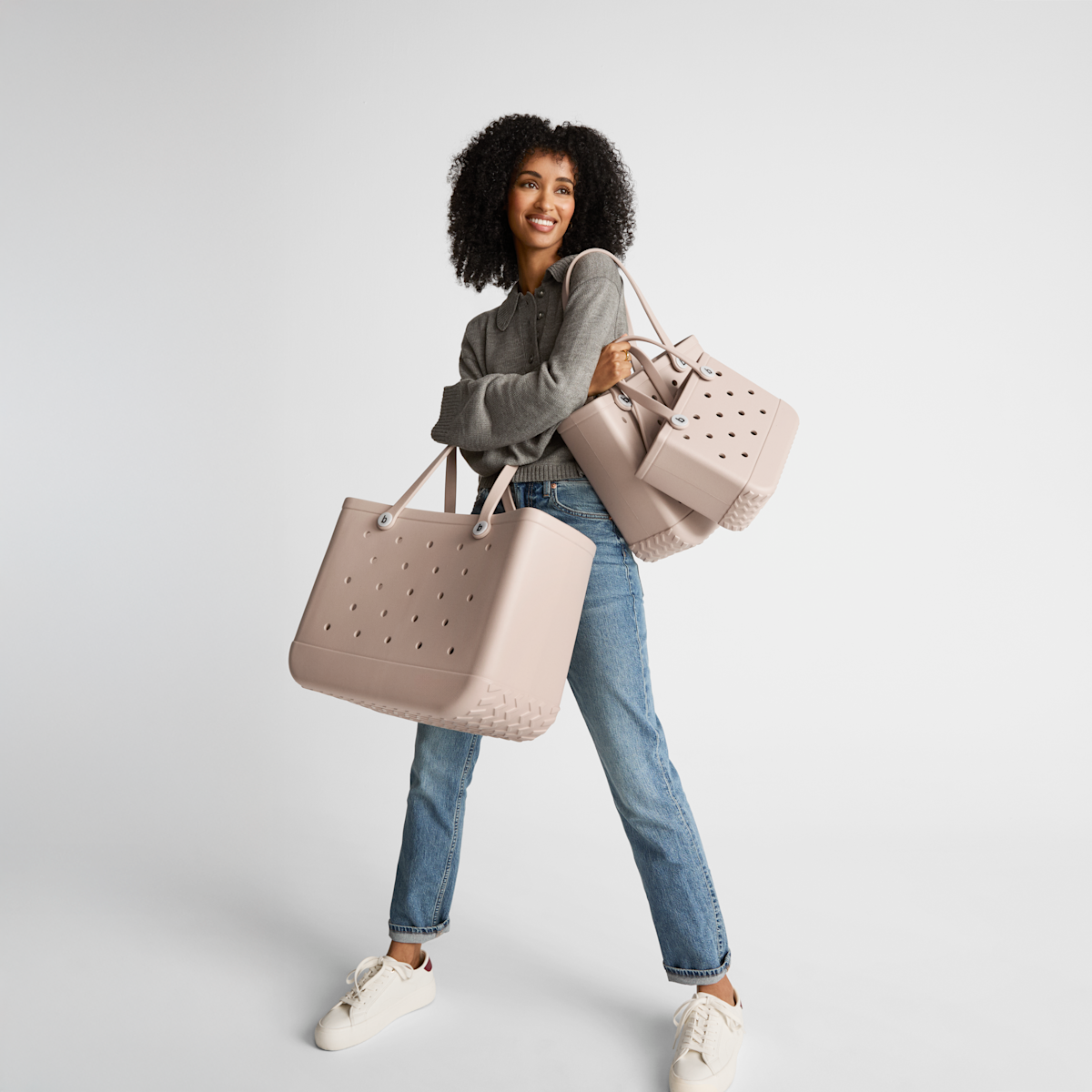 CarryAll™ 👜 — The Bag That Handles Everything