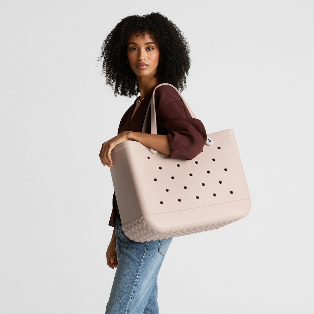 CarryAll™ 👜 — The Bag That Handles Everything