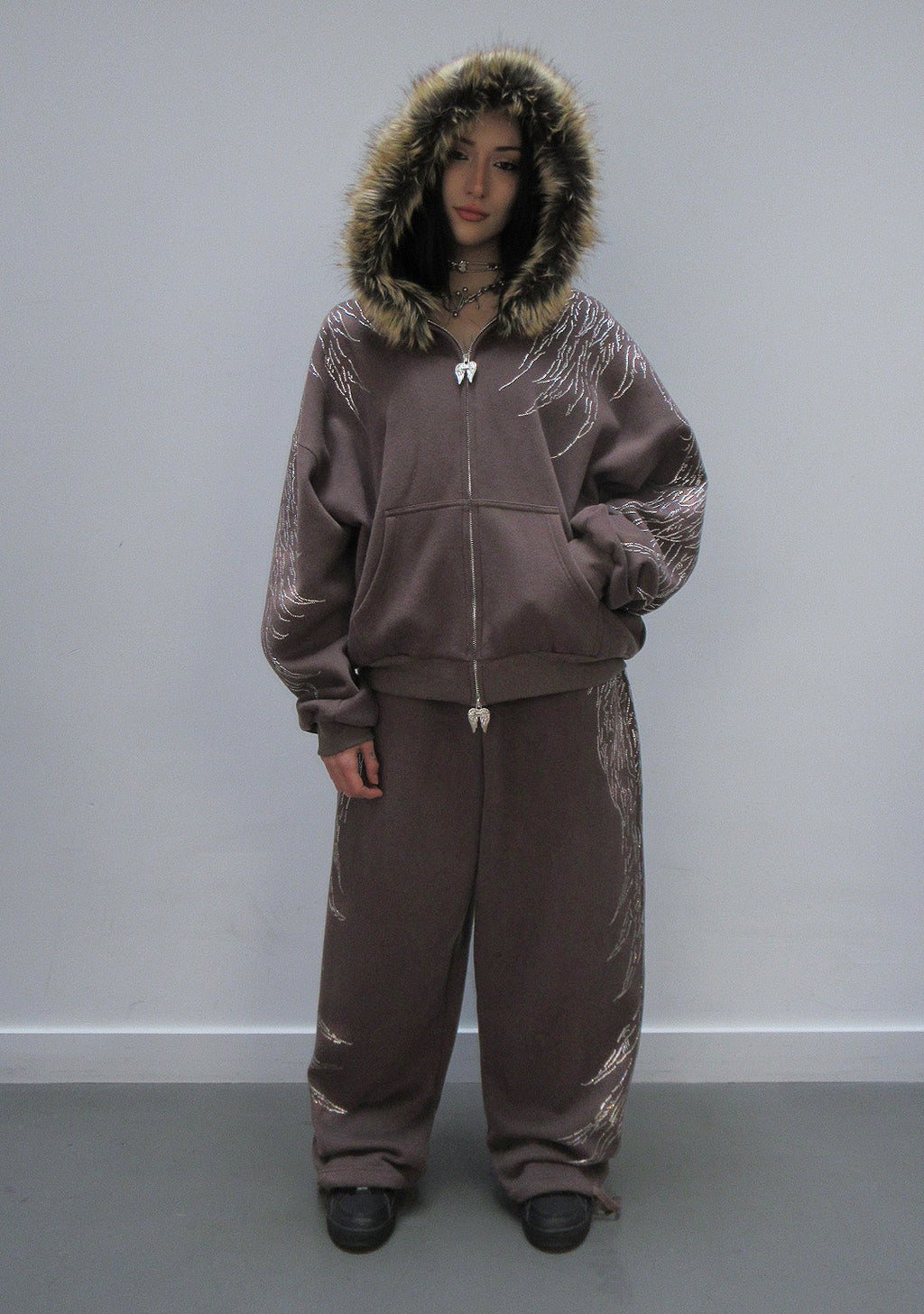 FALLEN RHINESTONE OVERSIZED SWEATPANTS BROWN