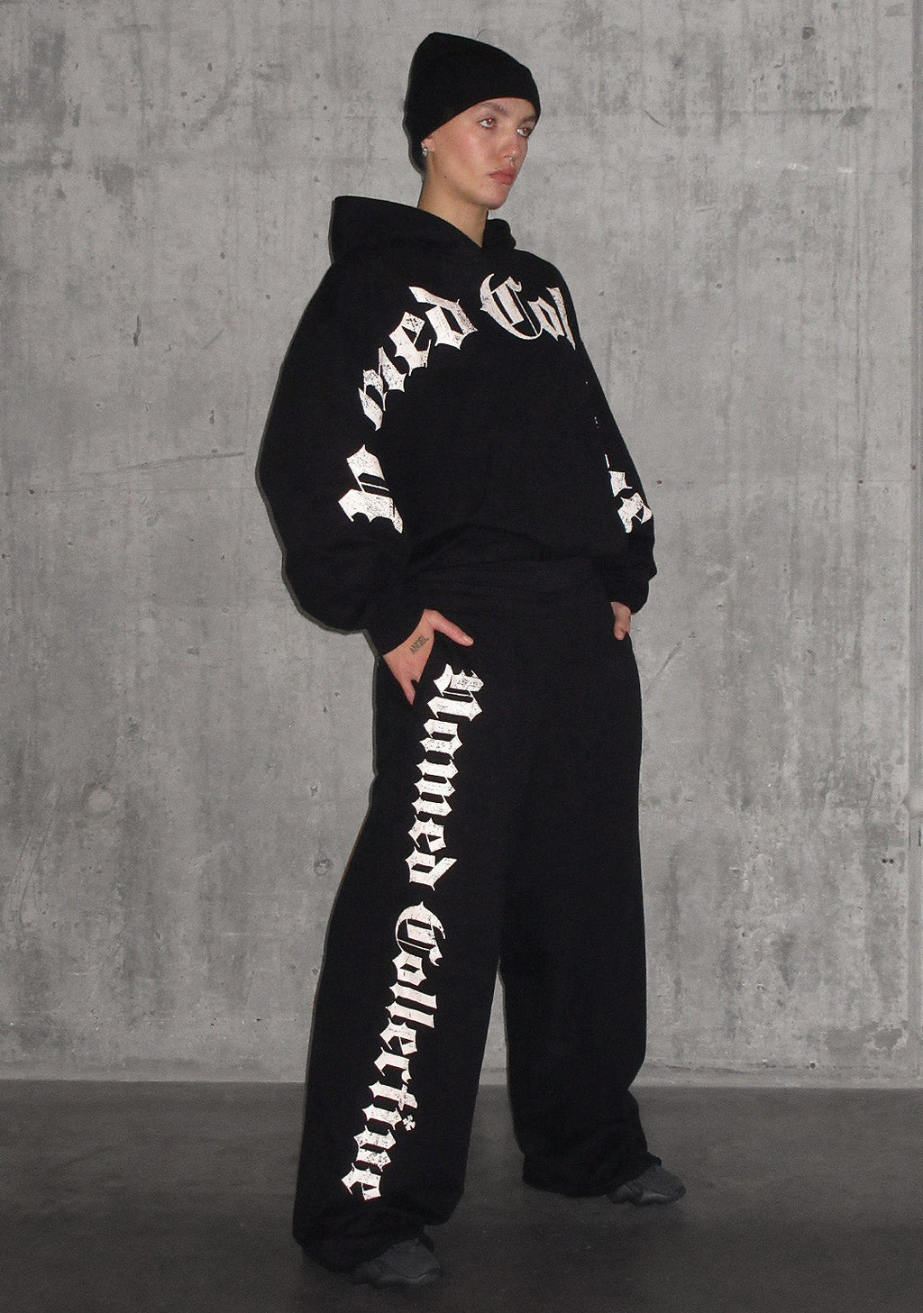 Nth ACTIVE OLD ENGLISH OVERSIZED SWEATPANTS BLACK