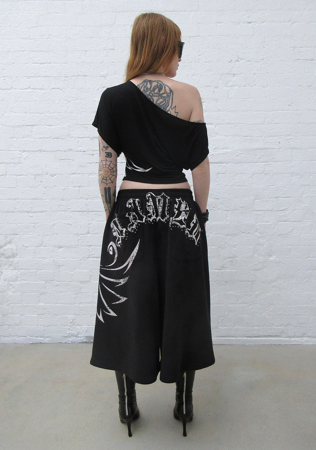 OUTLAW OVERSIZED SWEATSHORTS BLACK