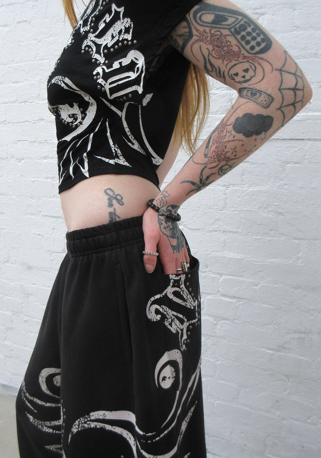 OUTLAW OVERSIZED SWEATSHORTS BLACK