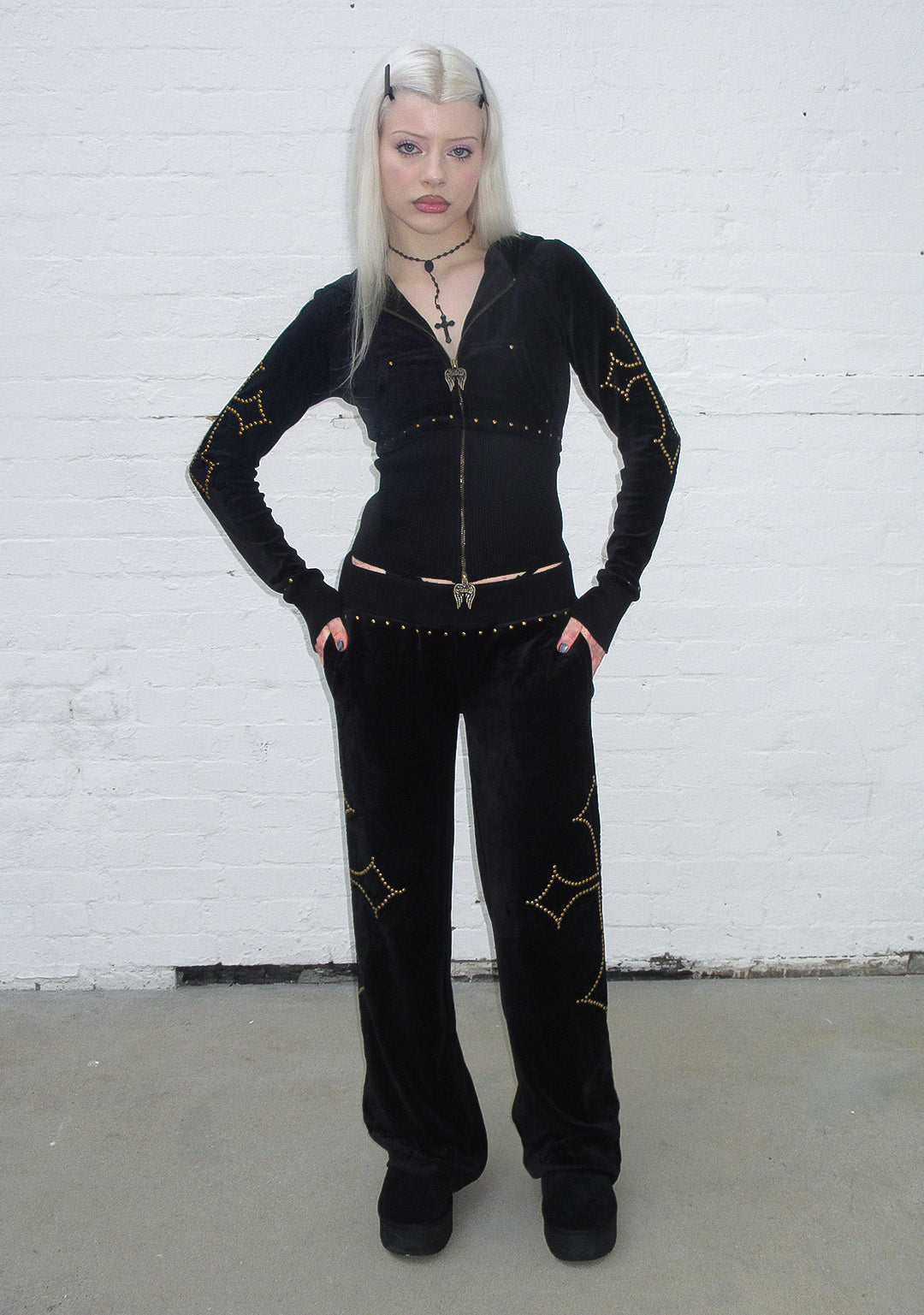 REBEL STUDDED VELOUR SWEATPANTS BLACK