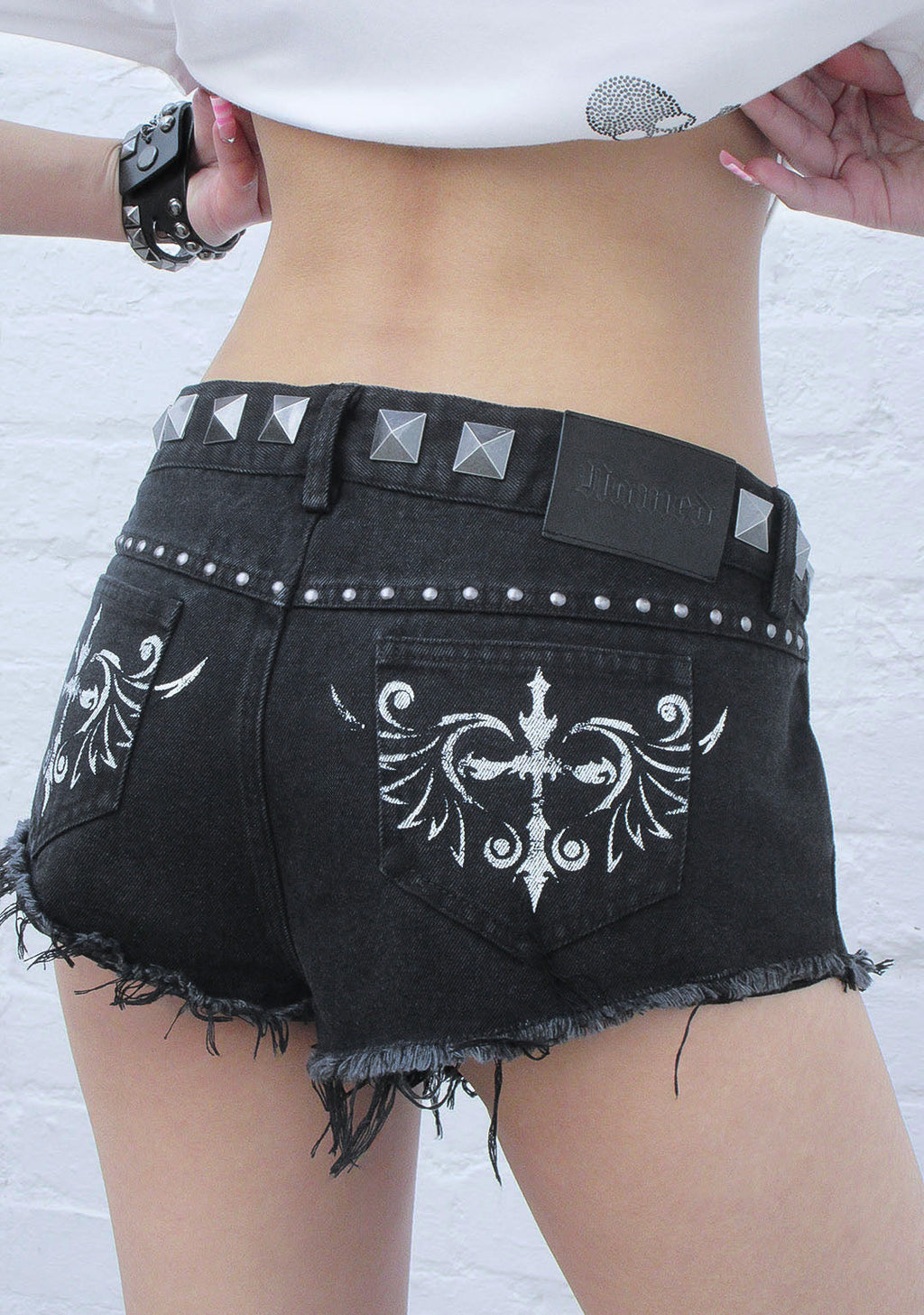 SLATE STUDDED MINI DENIM HOTPANTS WASHED BLACK