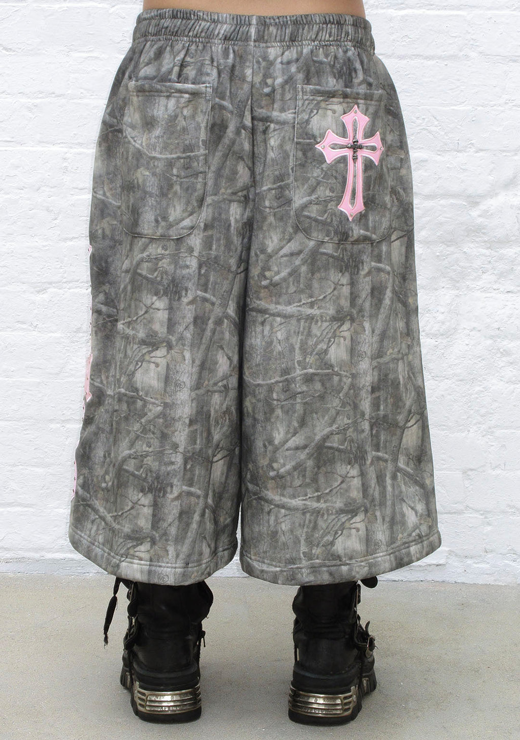SPOILT OVERSIZED SWEATSHORTS TREE CAMO