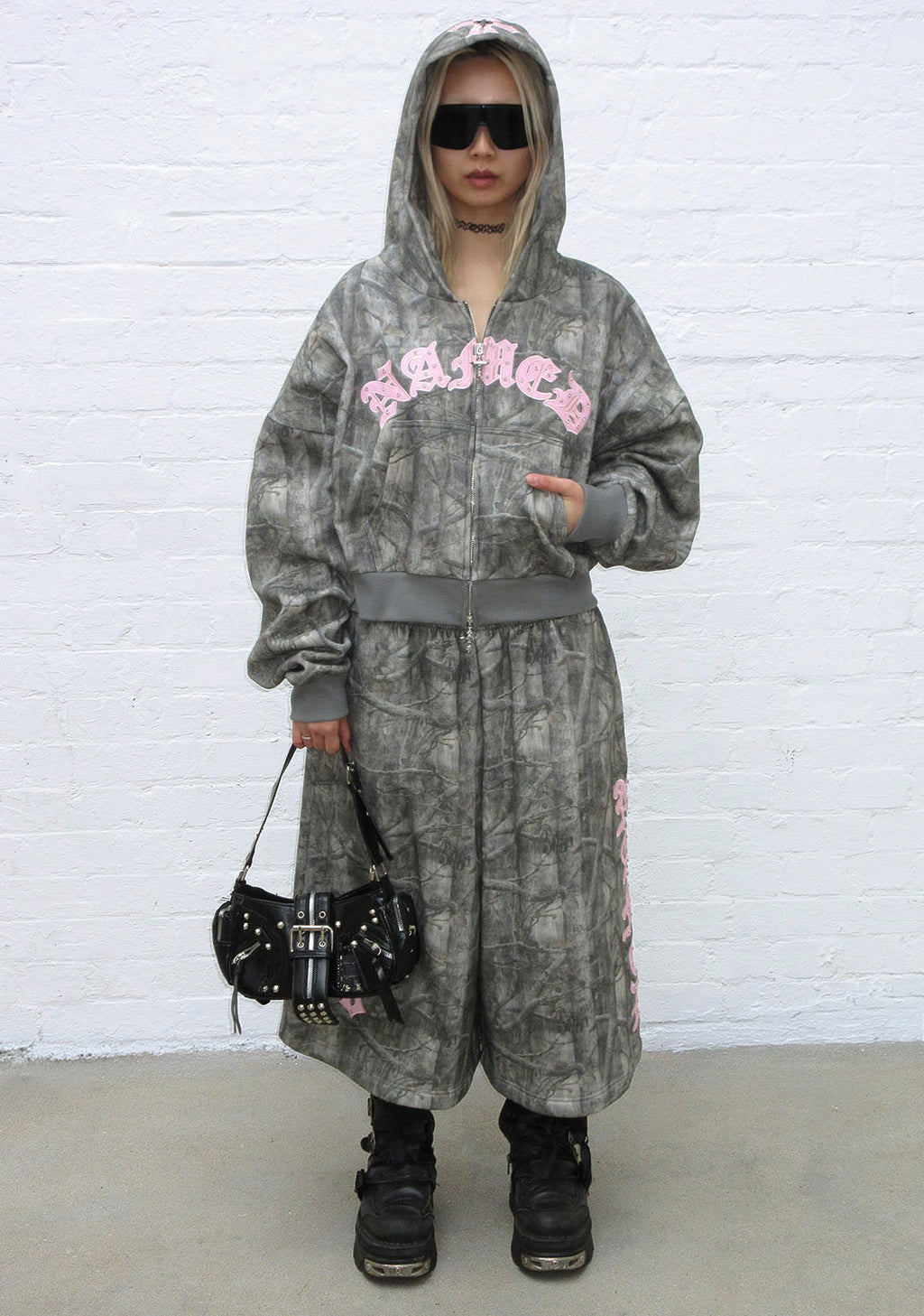 SPOILT OVERSIZED SWEATSHORTS TREE CAMO