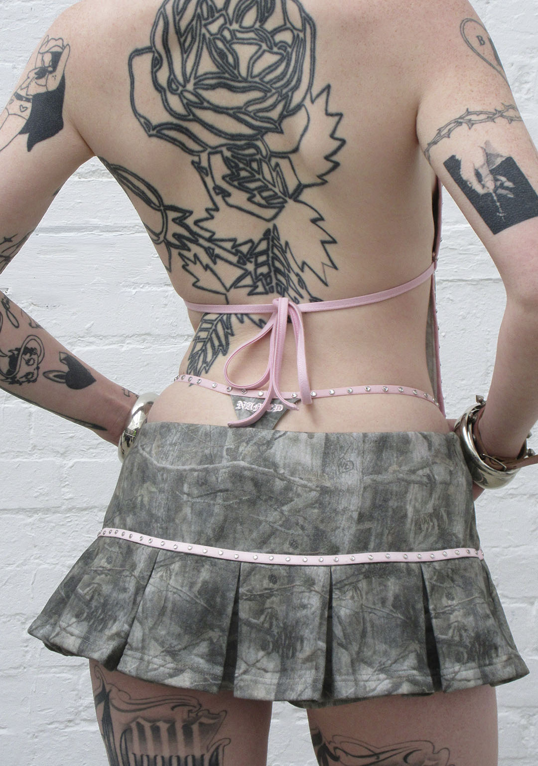 SPOILT PLEATED MICRO SKIRT TREE CAMO