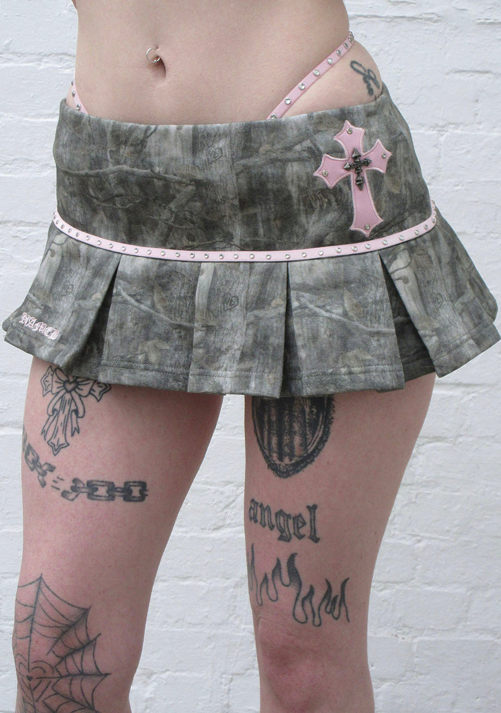 SPOILT PLEATED MICRO SKIRT TREE CAMO