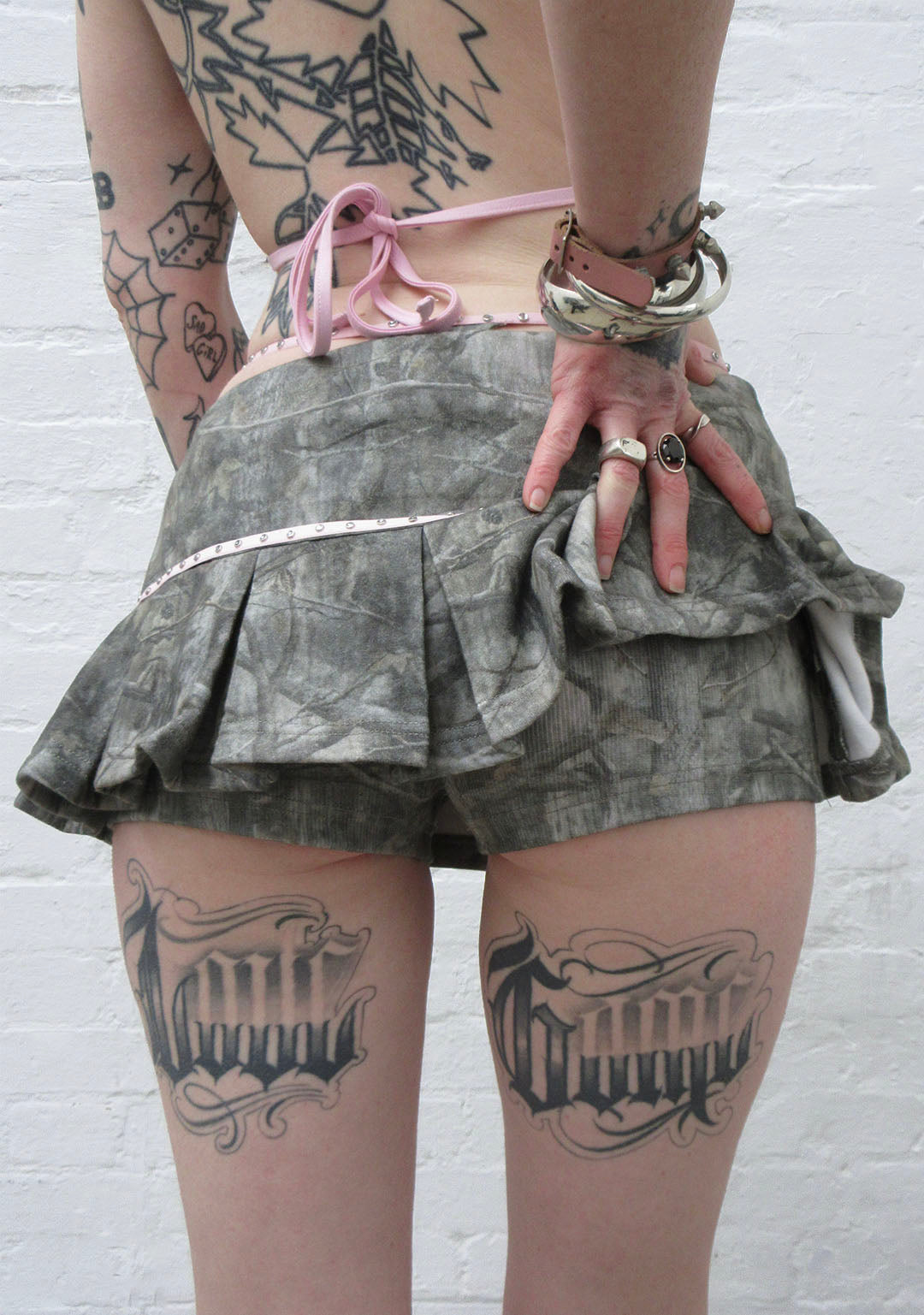 SPOILT PLEATED MICRO SKIRT TREE CAMO